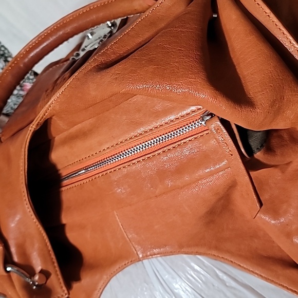 Vintage Roxbury Leather Handbag - Picture 8 of 13